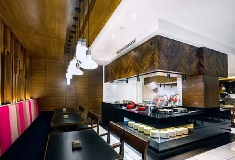 Отель Crystal Crown