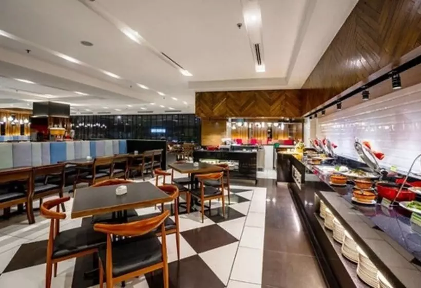 Отель Crystal Crown