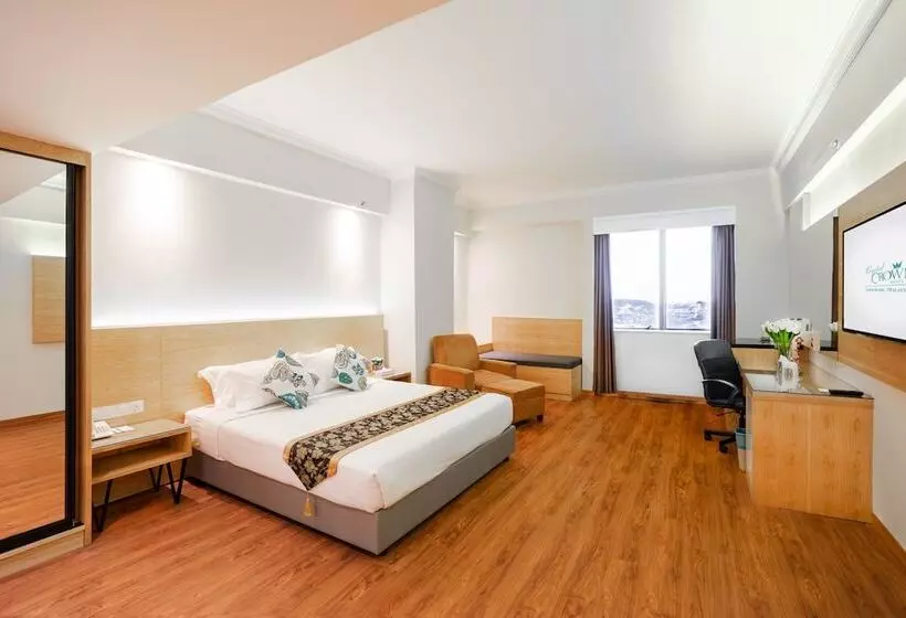 Отель Crystal Crown