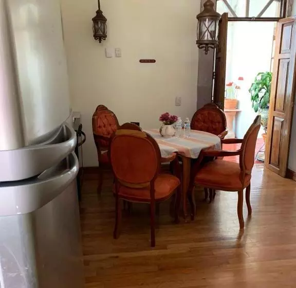 مسافرخانه Casa Del Pingorongo