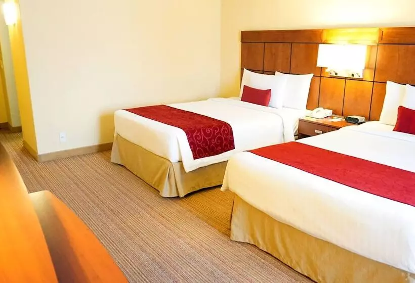 فندق Courtyard By Marriott Puebla Las Animas