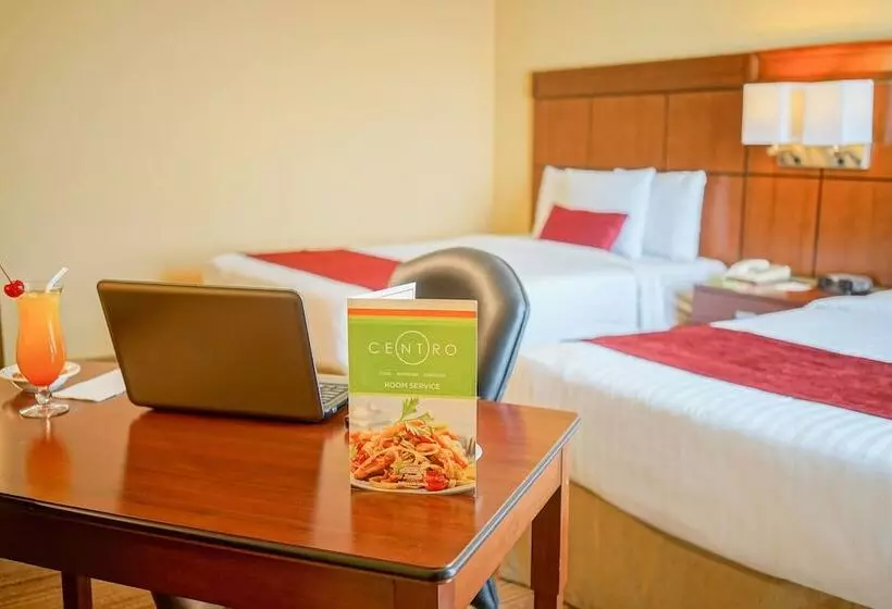 فندق Courtyard By Marriott Puebla Las Animas
