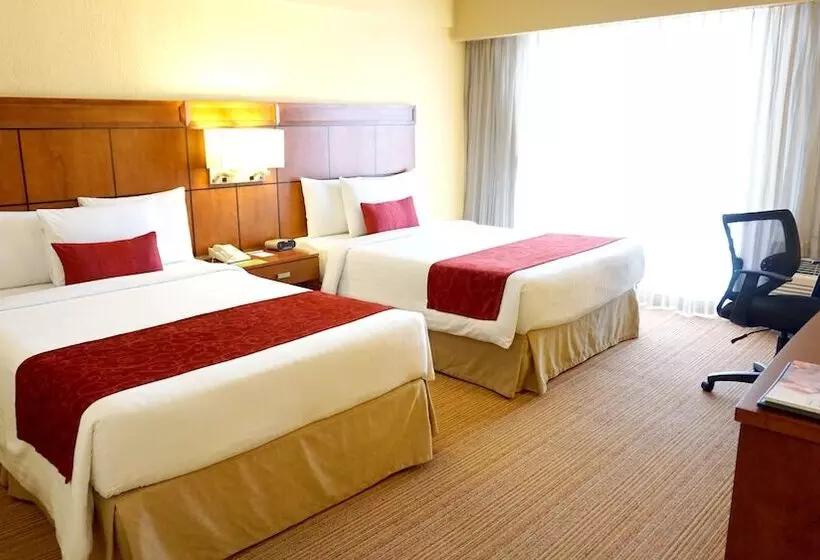 فندق Courtyard By Marriott Puebla Las Animas