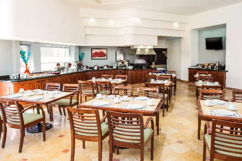 هتل Fiesta Inn Express Chihuahua