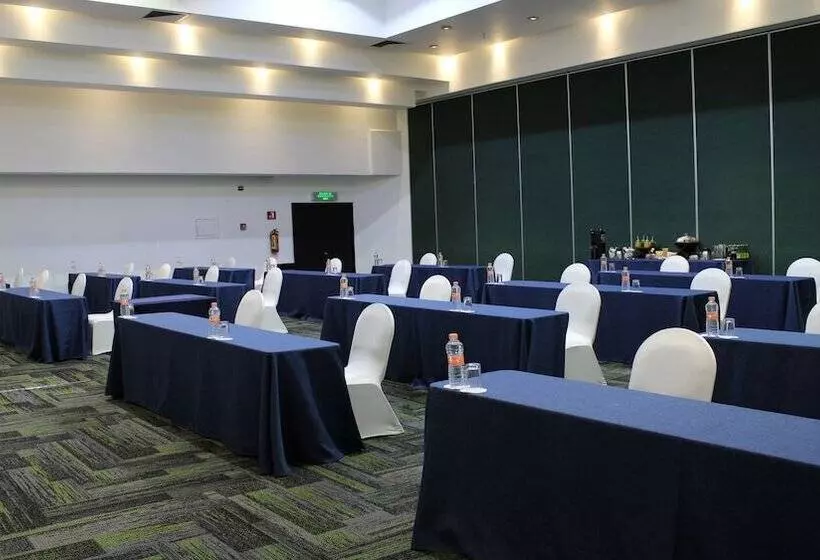 هتل Holiday Inn Mexico Dali Airport, An Ihg