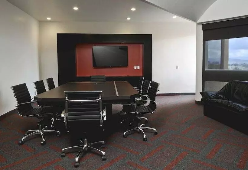 هتل Holiday Inn Mexico Dali Airport, An Ihg