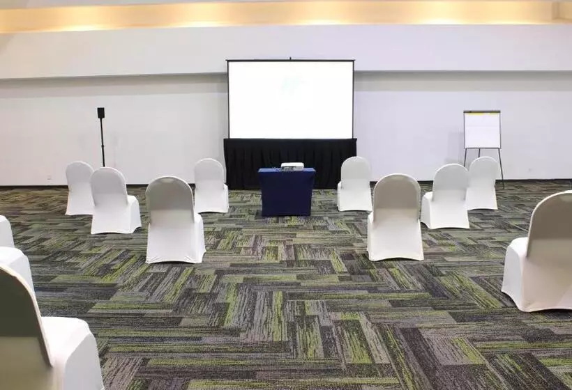 هتل Holiday Inn Mexico Dali Airport, An Ihg