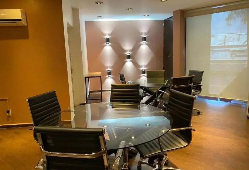 هتل Holiday Inn Mexico Dali Airport, An Ihg