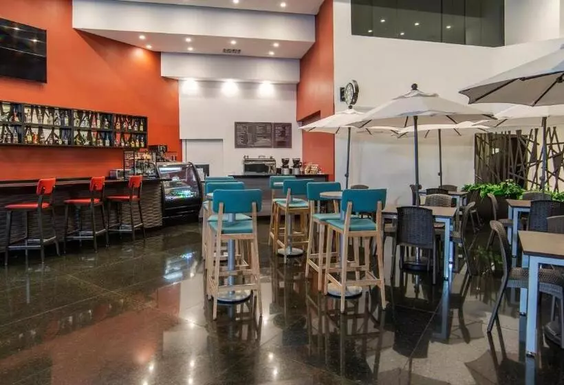 هتل Holiday Inn Mexico Dali Airport, An Ihg