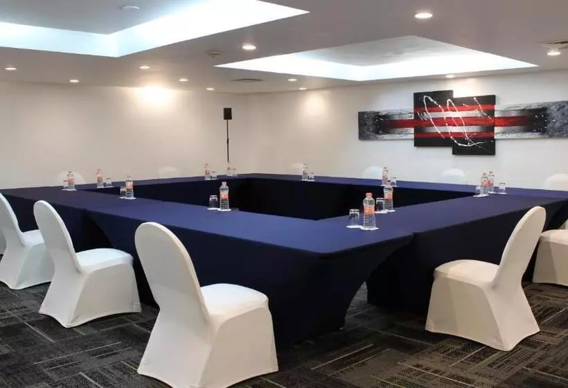 هتل Holiday Inn Mexico Dali Airport, An Ihg