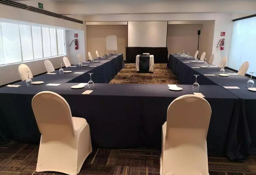 هتل Holiday Inn Mexico Dali Airport, An Ihg