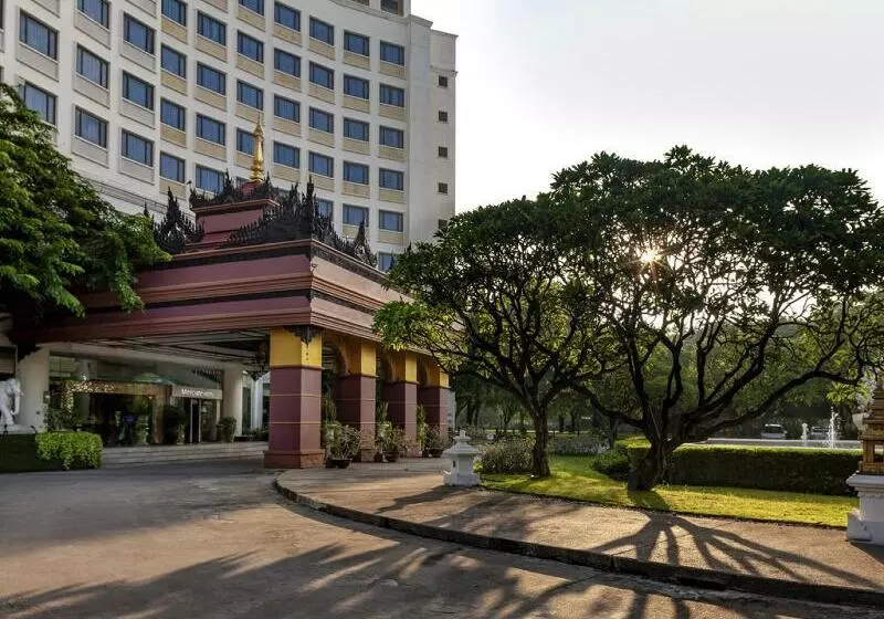 هتل Mercure Mandalay Hill Resort