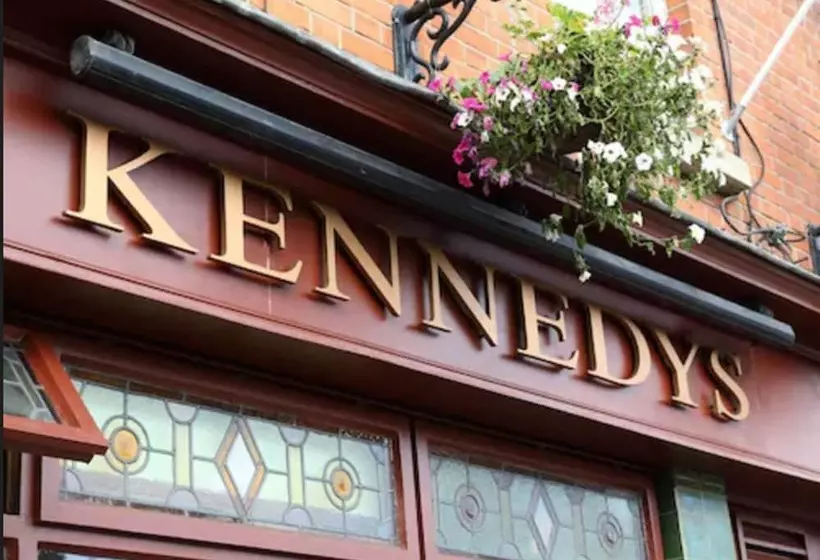 مسافرخانه Kennedy S Pub Drumcondra