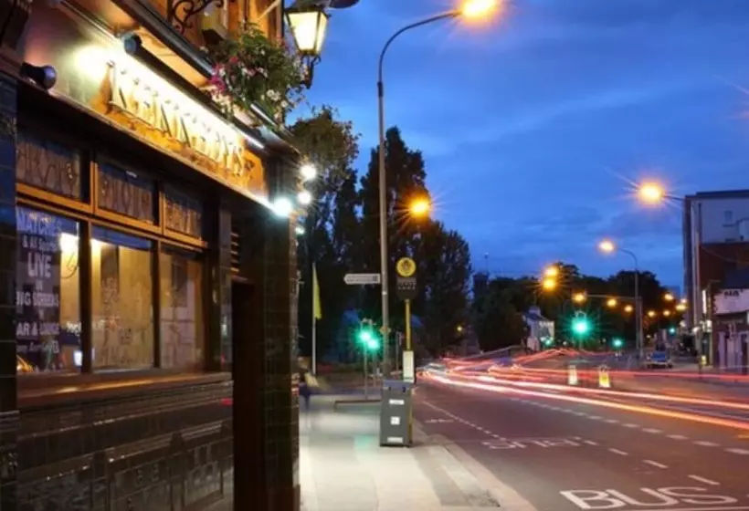 مسافرخانه Kennedy S Pub Drumcondra