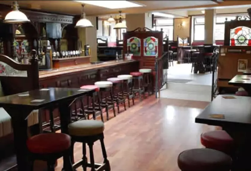 مسافرخانه Kennedy S Pub Drumcondra