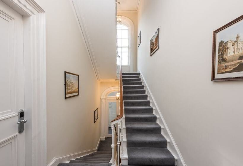 膳宿费 Gardiner Lodge