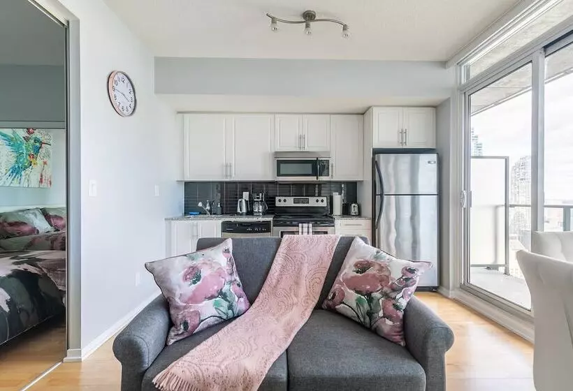 Globalstay. Maple Leaf Square