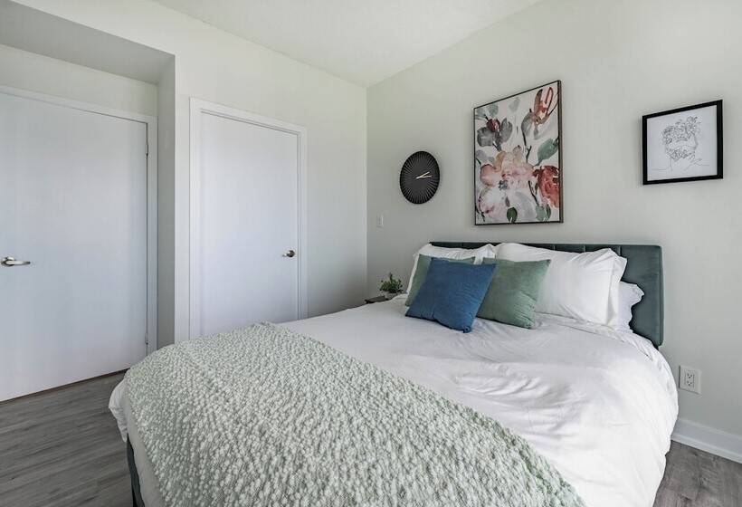 Globalstay. Maple Leaf Square