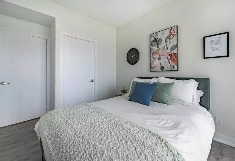 Globalstay. Maple Leaf Square