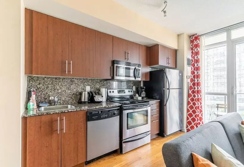 Globalstay. Maple Leaf Square