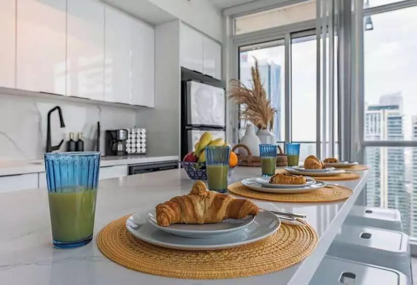 Globalstay. Maple Leaf Square