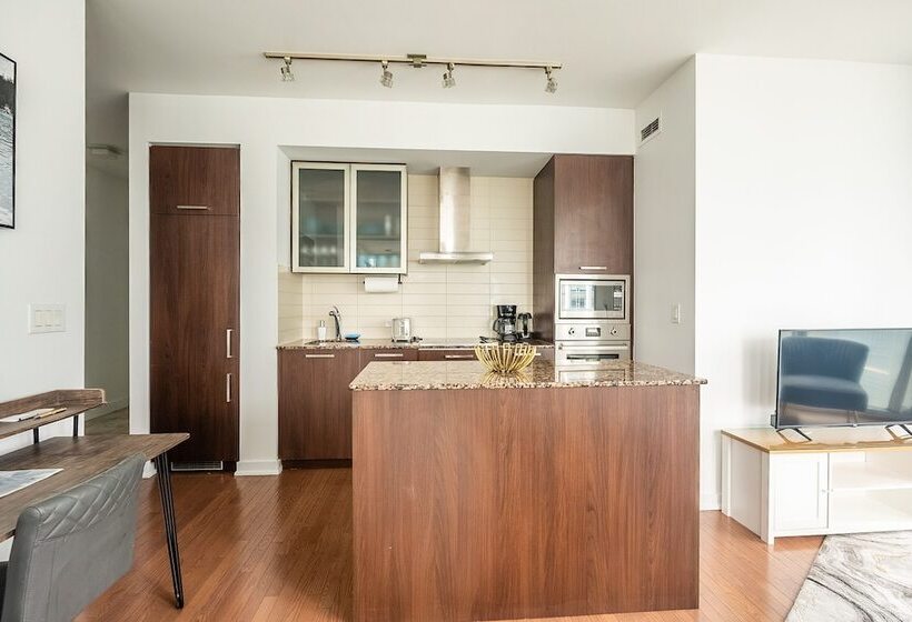 Globalstay. Maple Leaf Square