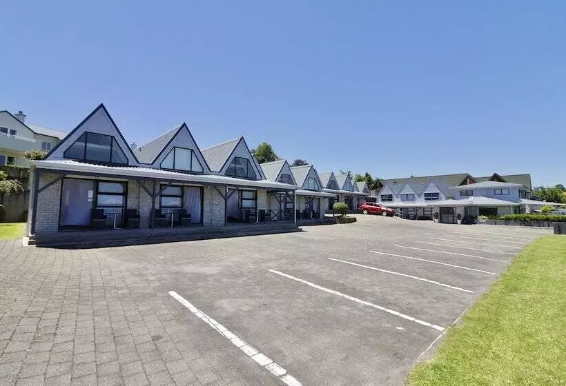 ホテル Gables Lakefront Resort