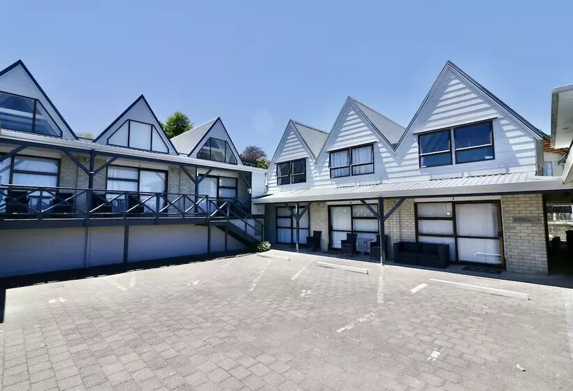 ホテル Gables Lakefront Resort