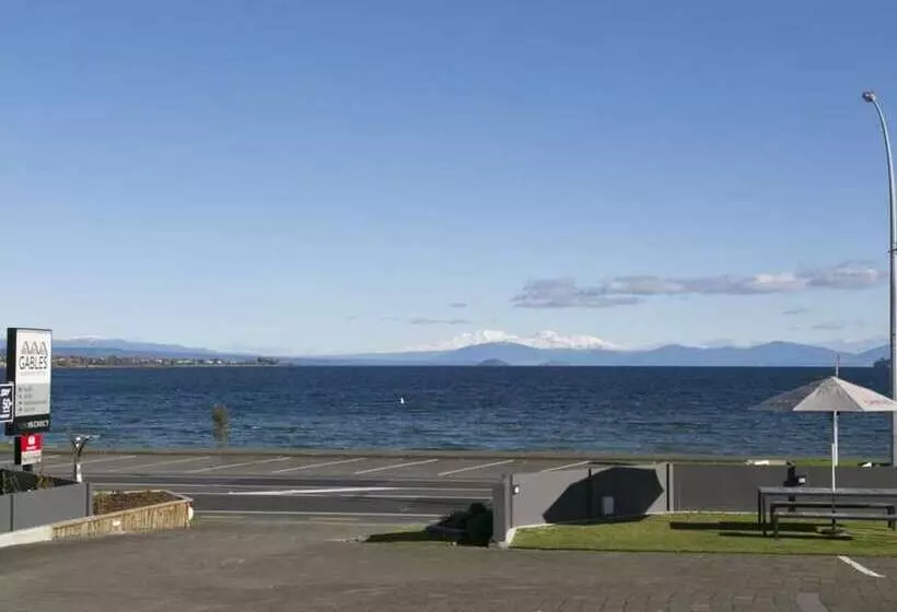 ホテル Gables Lakefront Resort