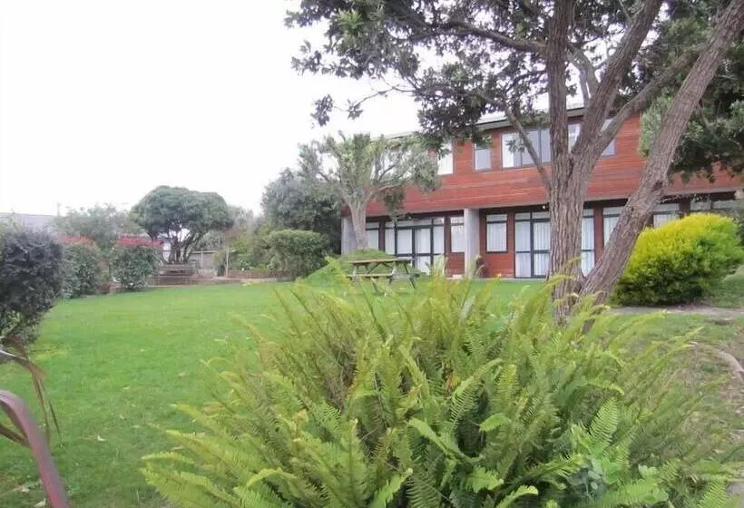 Отель Aotea Lodge