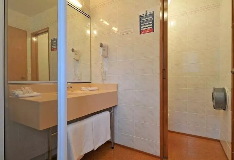 Отель Aotea Lodge
