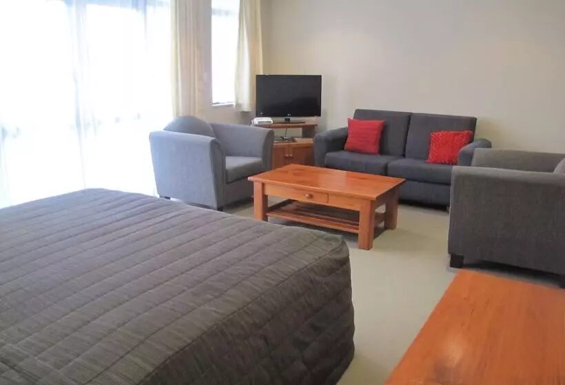 Отель Aotea Lodge