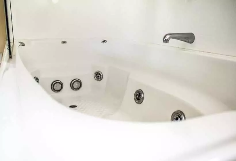 هتل Bella Tuscany Motor Lodge