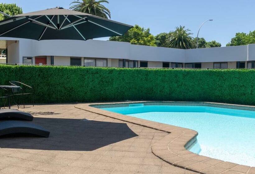 בית מלון כפרי Durham Court Motor Inn