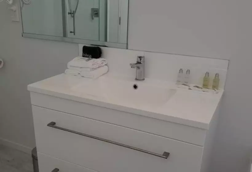 Отель Durham Court Motor Inn