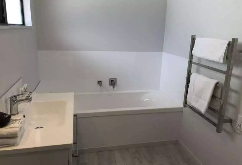 Отель Durham Court Motor Inn