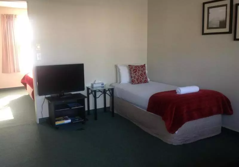 Отель Durham Court Motor Inn