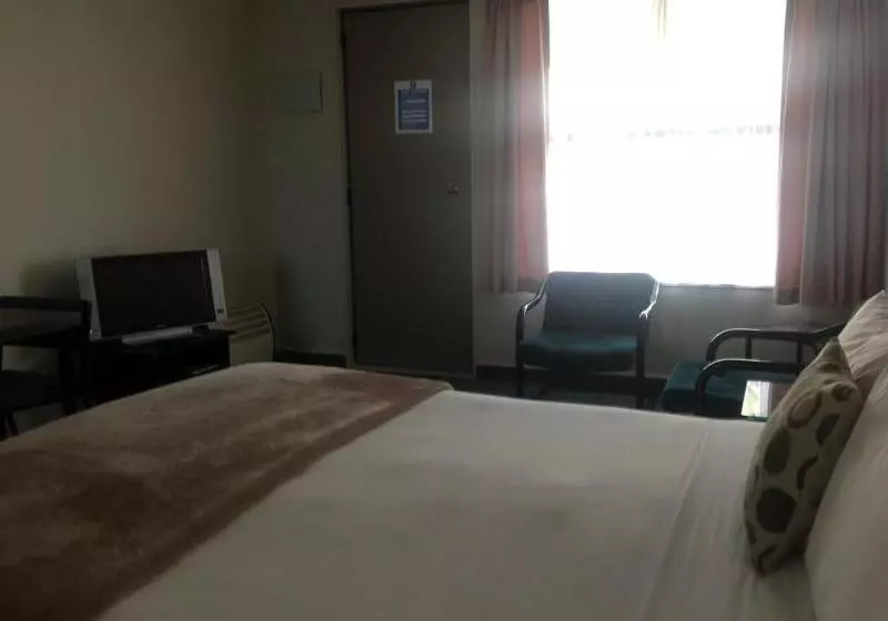 Отель Durham Court Motor Inn