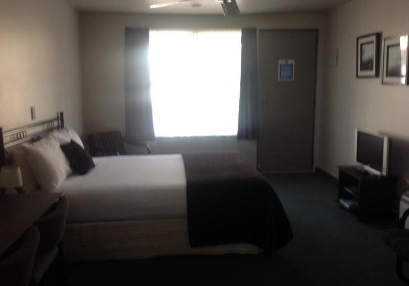 בית מלון כפרי Durham Court Motor Inn