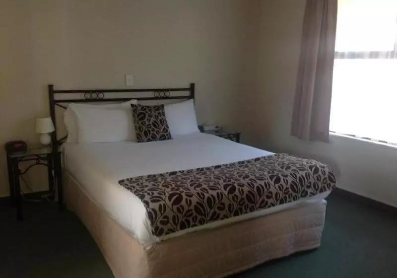 Отель Durham Court Motor Inn