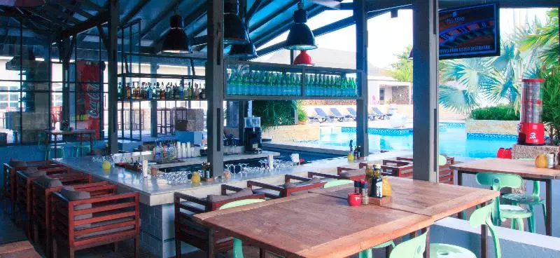 Trupial Hotel & Casino