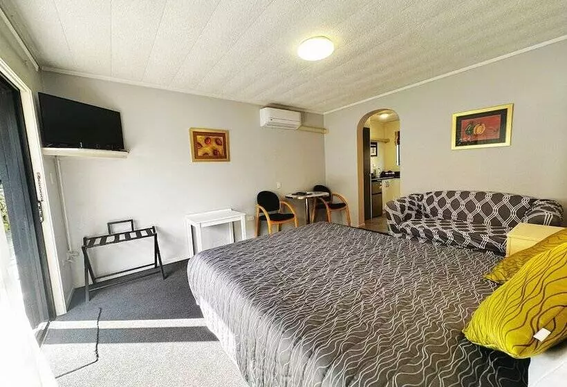 Kingswood Manor Motel