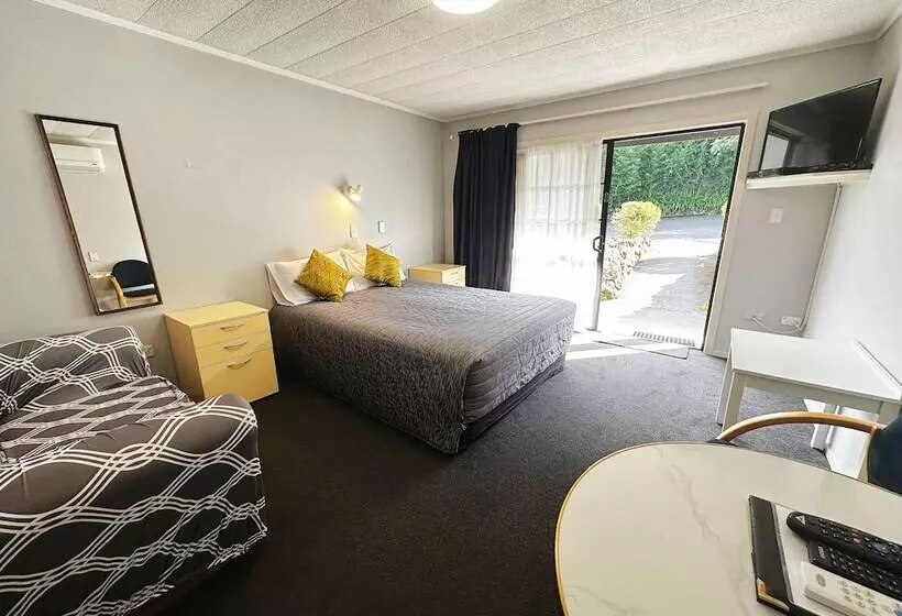 Kingswood Manor Motel