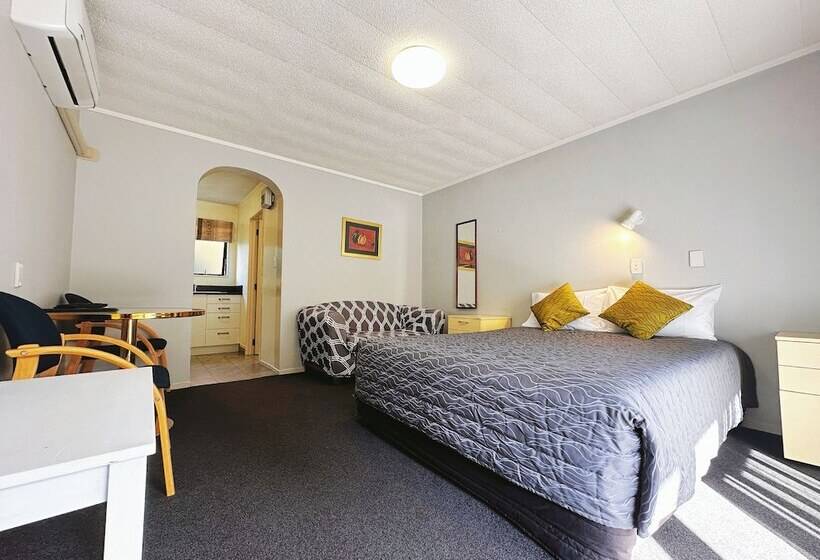 Kingswood Manor Motel