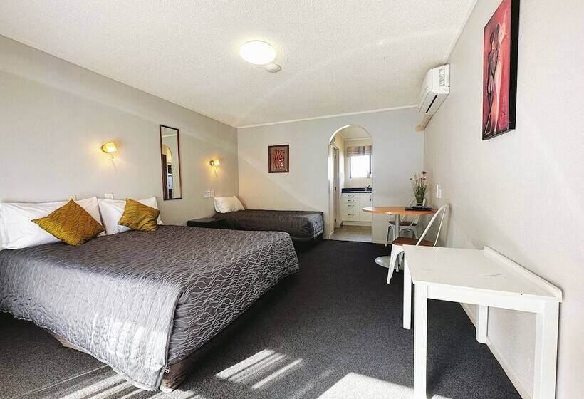 Kingswood Manor Motel