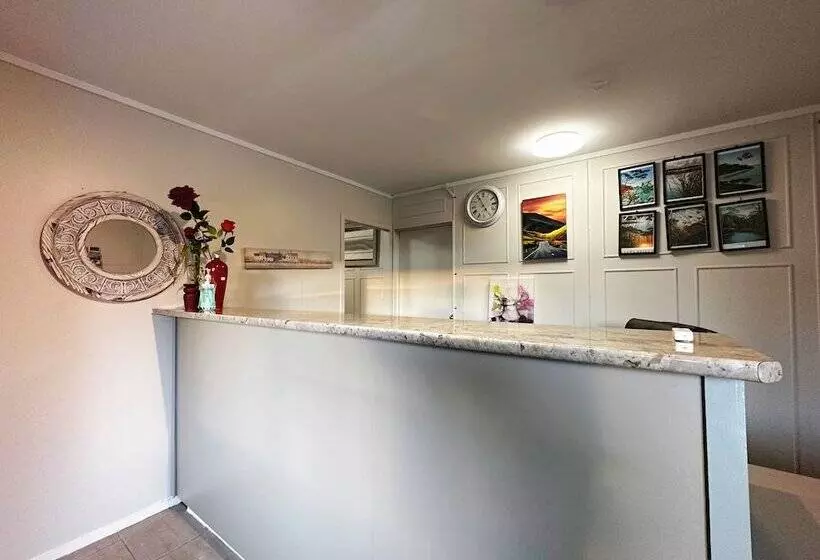 Kingswood Manor Motel