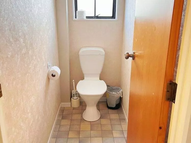 Kingswood Manor Motel