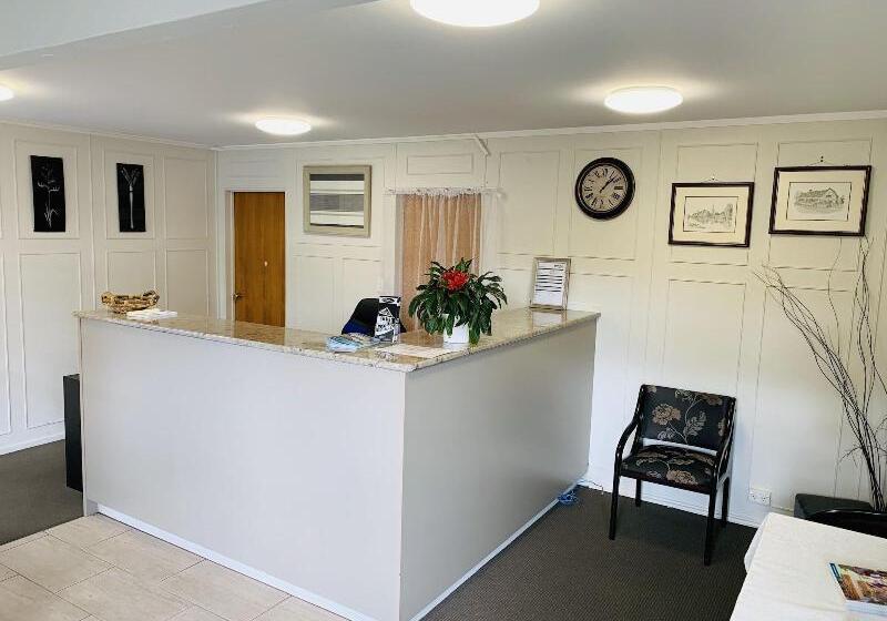 Kingswood Manor Motel