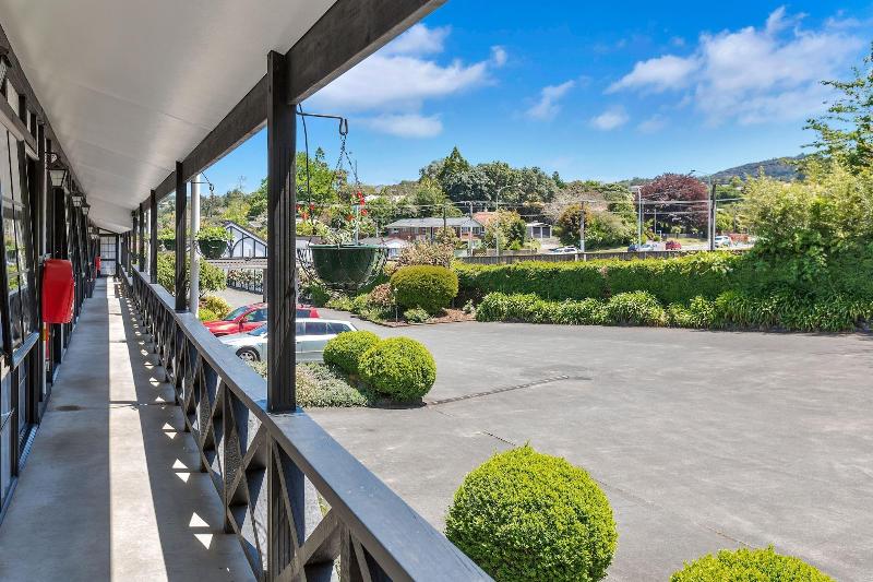 Kingswood Manor Motel