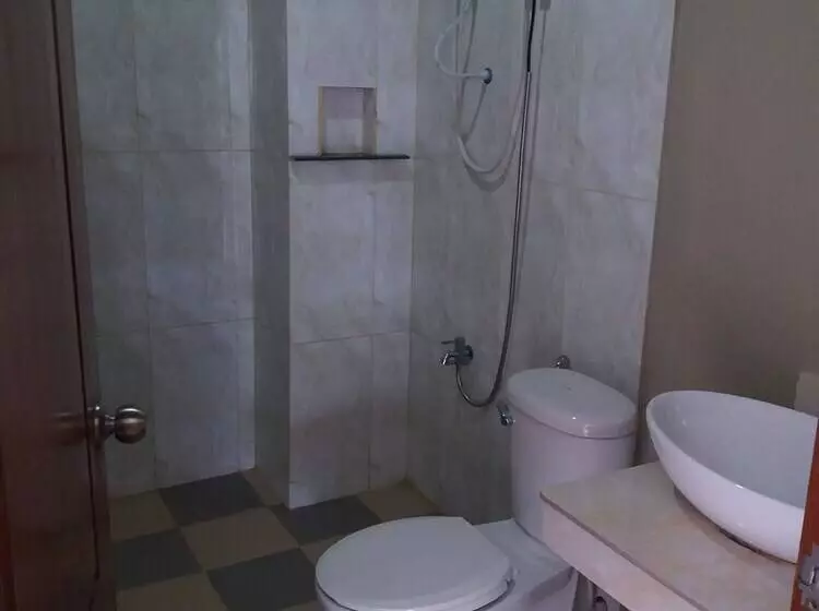 Blue Diamond Guest House   Hostel
